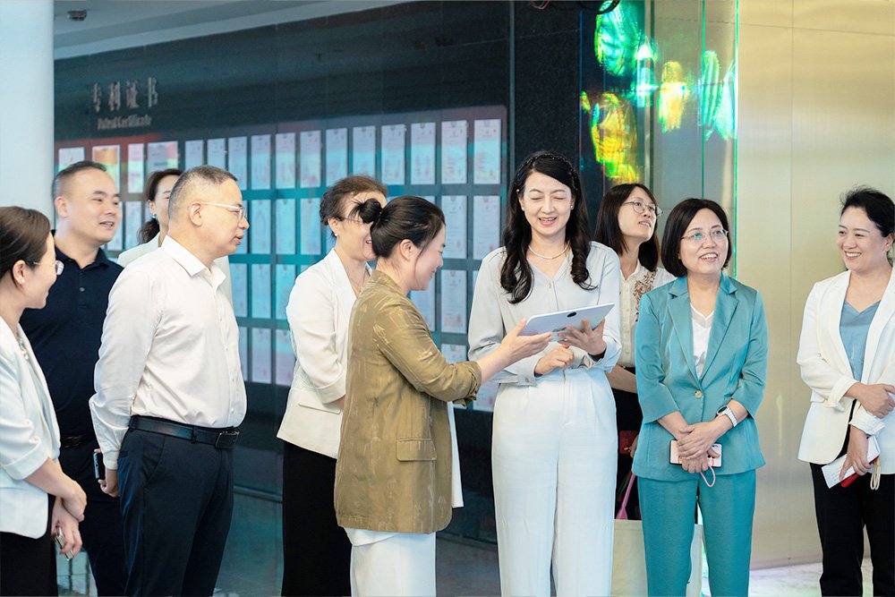 Leaders from the Shenzhen Women's Federation visited FILMBASE to provide guidance and support for Lalan Yuan's Innovation and Entrepreneurship Studio